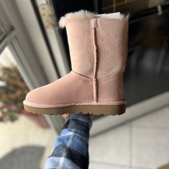 Women’s Baby pink uggs with charm - Picture 3 of 7